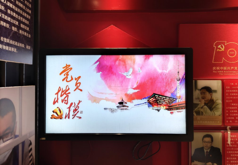 触摸广告一体机