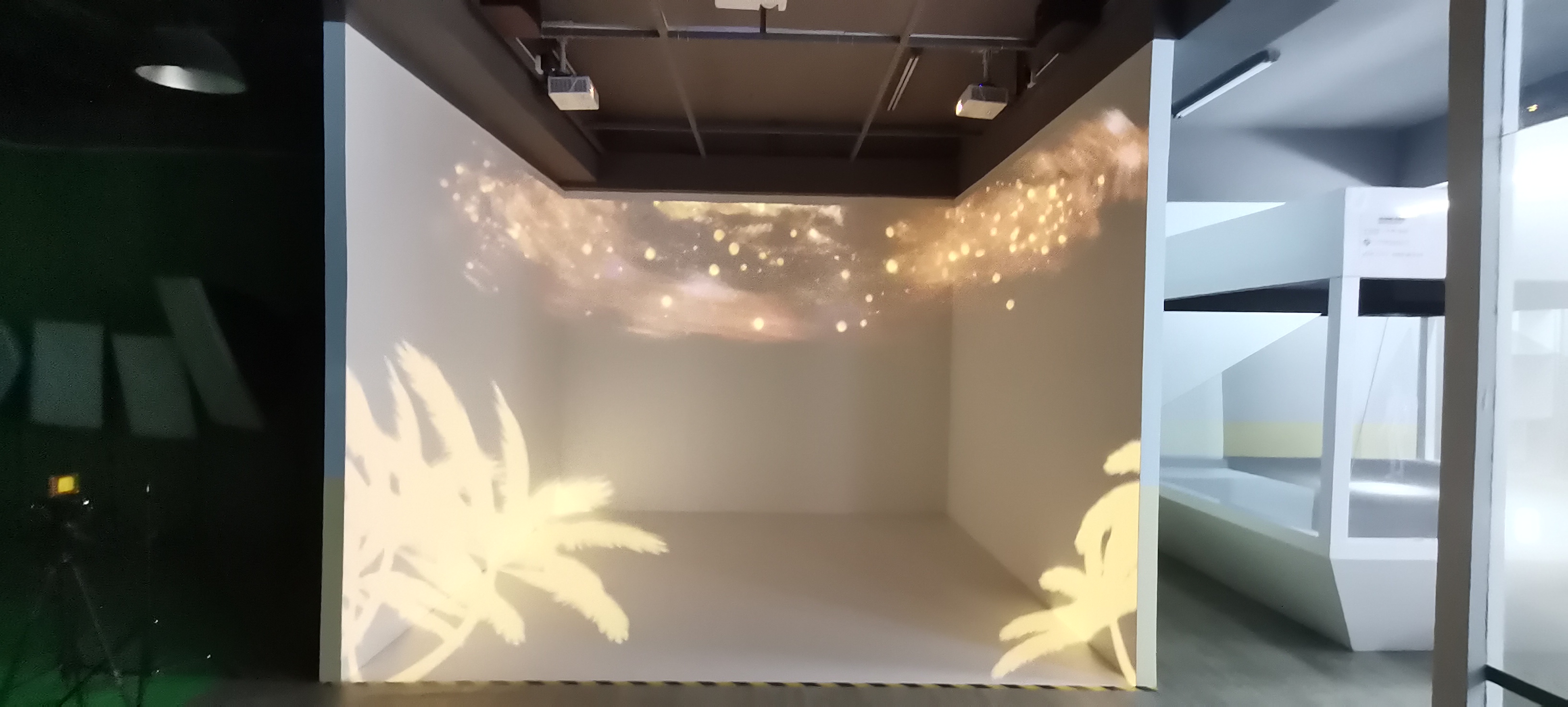 CAVE裸眼3D投影 CAVE裸眼3D投影